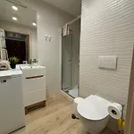 Chopin Park Lux Apartment, Self Check-in 24h, Free Parking, Air-conditioning شقة
