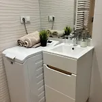Chopin Park Lux Apartment, Self Check-in 24h, Free Parking, Air-conditioning شقة